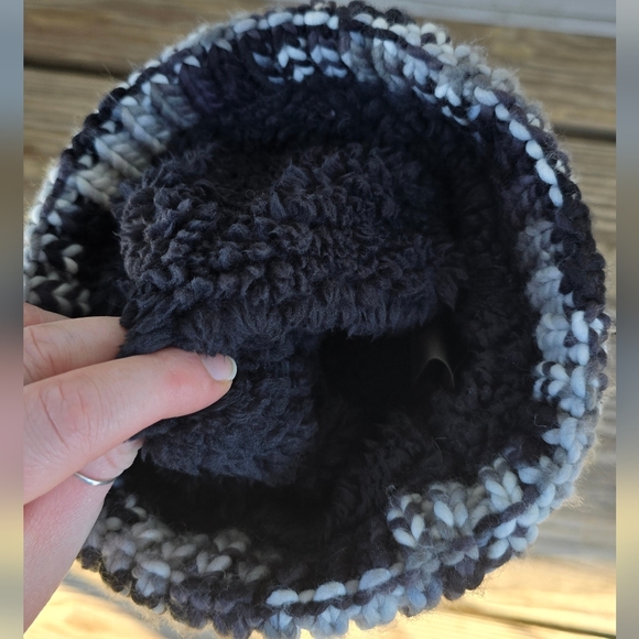Columbia Beanie - Picture 9 of 10